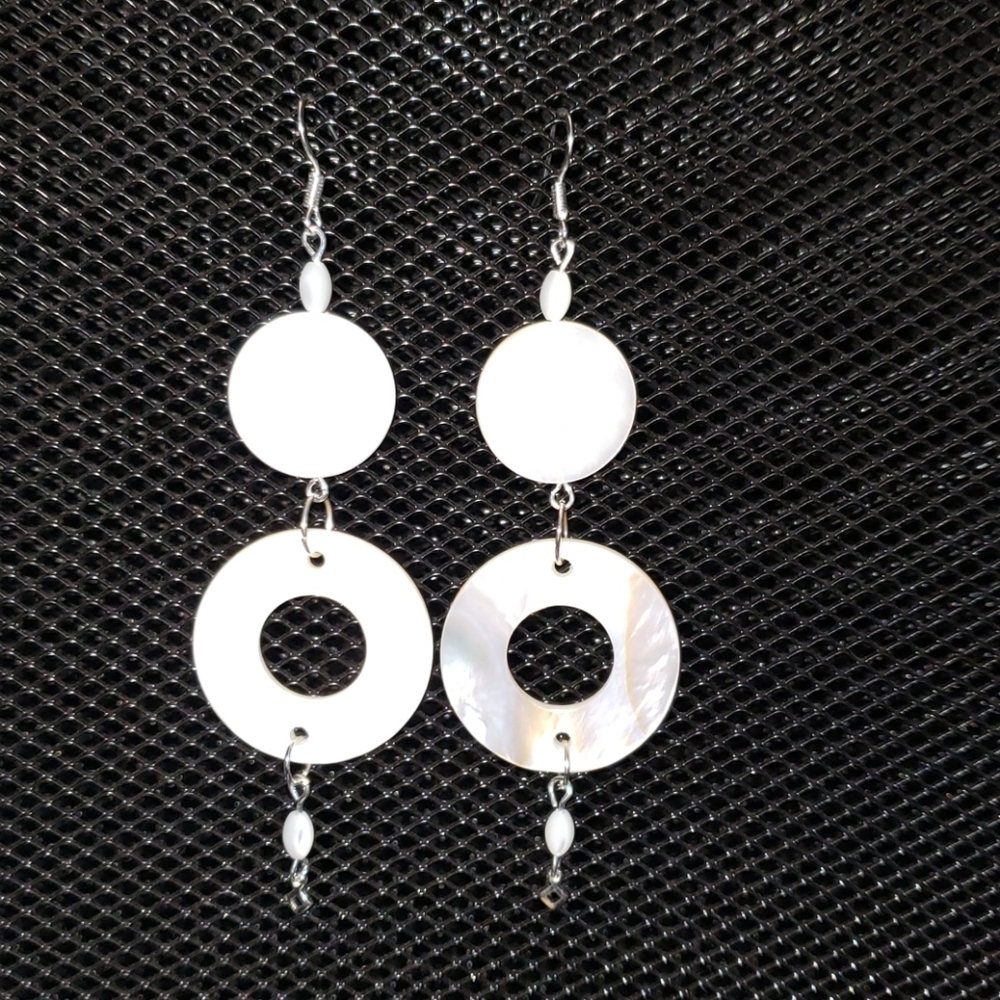 3/$20 | Shell dangle earrings - Picture 4 of 5